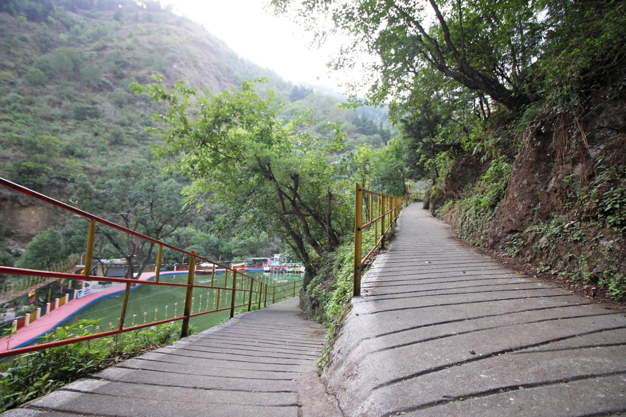 Hotel O Kempty Lake Adventure Resort Mussoorie Bagian luar foto